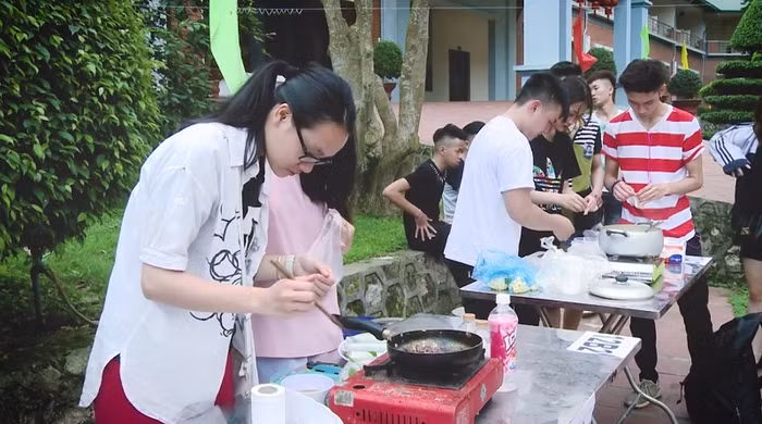 Học sinh Đinh Tiên Hoàng thi nấu ăn