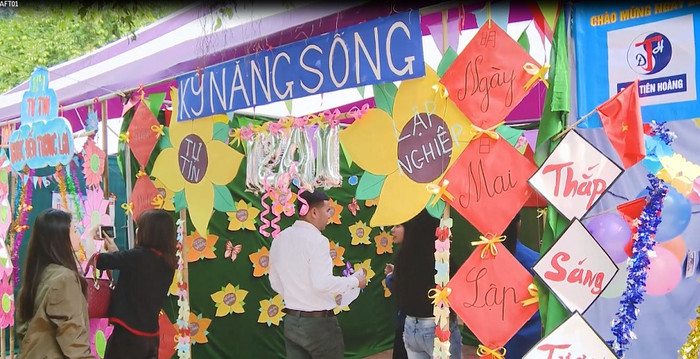 Hội trại 26/3 của trường Trung học phổ thông Đinh Tiên Hoàng (Hà Nội)