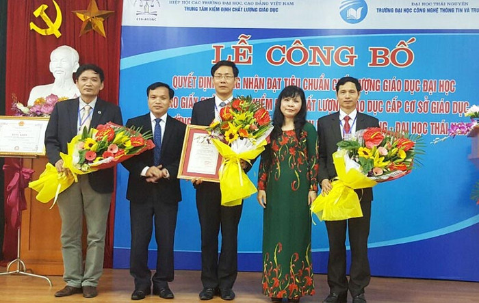 Đại học Công nghệ Thông tin và Truyền thông được nhận Giấy chứng nhận kiểm định chất lượng giáo dục (Ảnh: Linh Hương) Đại học Công nghệ Thông tin và Truyền thông được nhận Giấy chứng nhận kiểm định chất lượng giáo dục (Ảnh: Linh Hương)