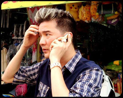 Luôn thích trưng diện đồng hồ, nhẫn kim cương