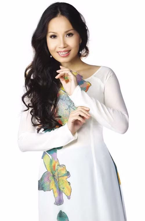 Ca sĩ Cẩm Ly