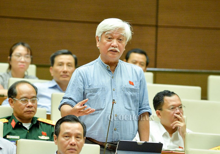 Ông Dương Trung Quốc, Ủy viên Ủy ban Văn hóa, Giáo dục Thanh niên, thiếu niên, nhi đồng của Quốc hội (ảnh nguồn quochoi.vn).