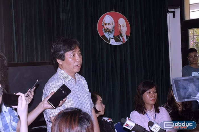 Ông Tạ Ngọc Thắng, Trưởng phòng Giáo dục quận Đống Đa tại cuộc họp báo cho rằng: "Trong lớp không có hệ thống camera nên chỉ coi các thông tin phản ánh là thông tin được biết".