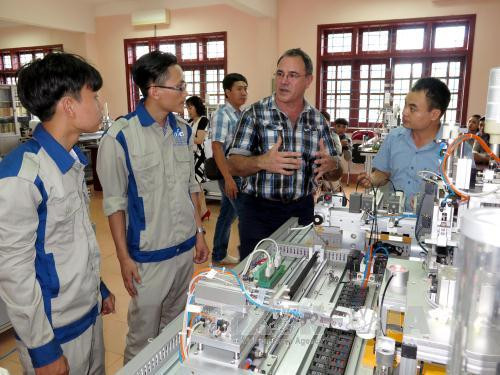 Phấn đấu năm 2030 giáo dục nghề nghiệp đạt trình độ tiên tiến trong khu vực Phấn đấu năm 2030 giáo dục nghề nghiệp đạt trình độ tiên tiến trong khu vực