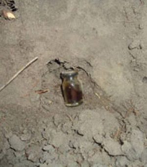 Tìm thấy một lọ penicillin khi tìm hài cốt liệt sĩ là điều rất quen thuộc khi có "bàn tay" giúp đỡ của nhà ngoại cảm rởm. Tìm thấy một lọ penicillin khi tìm hài cốt liệt sĩ là điều rất quen thuộc khi có "bàn tay" giúp đỡ của nhà ngoại cảm rởm.