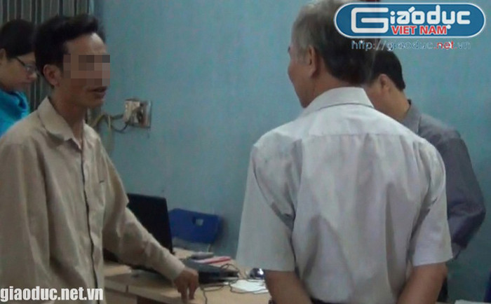 Thì ra không hề có ma mãnh, vong linh nào nói chuyện với “nhà ngoại cảm” hết, mà chỉ có những nhân viên ngay trong phòng làm việc của UIA nói chuyện điện thoại nhằm thử khả năng thấu thị từ xa của ông Đức mà thôi. Thì ra không hề có ma mãnh, vong linh nào nói chuyện với “nhà ngoại cảm” hết, mà chỉ có những nhân viên ngay trong phòng làm việc của UIA nói chuyện điện thoại nhằm thử khả năng thấu thị từ xa của ông Đức mà thôi.
