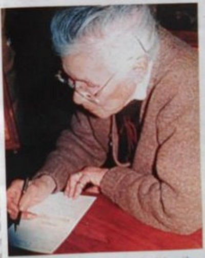 Nam Phương Hoàng hậu sống rất cởi mở, quảng giao, thường xuyên đi thăm khắp điền trang để gặp gỡ và trò chuyện thân mật với những người nông dân. Thế nhưng rất kỳ lạ, suốt 5 năm sống ở Chabrignac, bà vẫn không hề ghé thăm viếng lâu đài De La Nouche - nơi ở của Công chúa Như Lý lấy một lần, dù hai điền trang nằm gần như cạnh nhau. Cả Công chúa Như Lý và Hoàng hậu Nam Phương đều có vẻ như không hề biết đến sự tồn tại của người kia trên cùng một vùng đất, dù trên quan hệ, Công chúa Như Lý là cô chồng của bà Nam Phương. Nam Phương Hoàng hậu sống rất cởi mở, quảng giao, thường xuyên đi thăm khắp điền trang để gặp gỡ và trò chuyện thân mật với những người nông dân. Thế nhưng rất kỳ lạ, suốt 5 năm sống ở Chabrignac, bà vẫn không hề ghé thăm viếng lâu đài De La Nouche - nơi ở của Công chúa Như Lý lấy một lần, dù hai điền trang nằm gần như cạnh nhau. Cả Công chúa Như Lý và Hoàng hậu Nam Phương đều có vẻ như không hề biết đến sự tồn tại của người kia trên cùng một vùng đất, dù trên quan hệ, Công chúa Như Lý là cô chồng của bà Nam Phương.