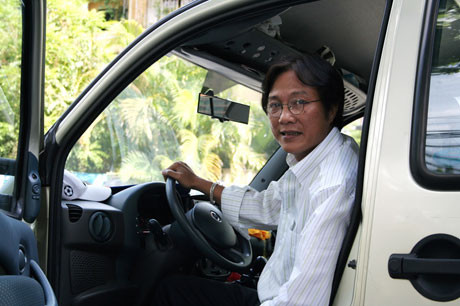 "Văn hóa giao thông ở thủ đô kém hơn rất nhiều tỉnh thành khác trong nước, chưa nói gì tới việc so sánh với giao thông của các nước phát triển" "Văn hóa giao thông ở thủ đô kém hơn rất nhiều tỉnh thành khác trong nước, chưa nói gì tới việc so sánh với giao thông của các nước phát triển"