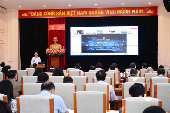 Quang cảnh hội nghị 1.jpg