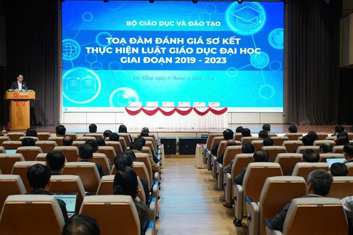 Quang cảnh tọa đàm 1.jpg