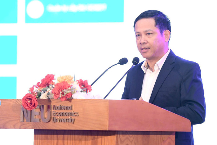 Ông Nguyễn Sơn Hải – Cục trưởng Cục Công nghệ thông tin (Bộ Giáo dục và Đào tạo) trình bày báo cáo tại hội thảo. z6106525169640_3e99ea363aad71ee0a901b0484dbaf99.jpg