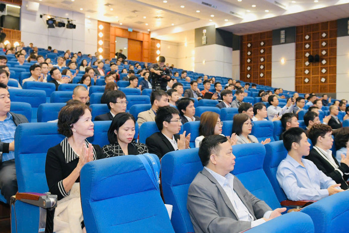 Hội thảo chuyển đổi số trong giáo dục đào tạo năm 2024 với chủ đề “Giáo dục đại học với công nghệ số” đã nhận được tham gia, đóng góp tích cực từ nhiều tổ chức, cơ sở giáo dục đại học trên cả nước. z6106525169639_c4d2a61a70ce7f6ad083440a4fd6cb0b.jpg