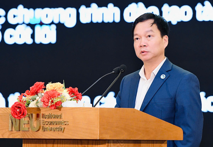 Ông Nguyễn Anh Dũng – Phó Vụ trưởng Vụ Giáo dục đại học (Bộ Giáo dục và Đào tạo) trình bày báo cáo tại Hội thảo. z6106331575442_0c8a4804f5aef5861798e80a0488843c.jpg