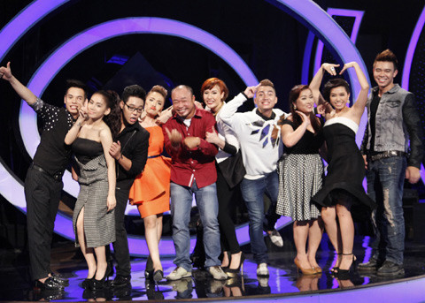 Để được đứng và hát trên sân khấu, ngoài việc tham gia các cuộc thi, nhiều bạn trẻ từng làm con nuôi của những người nổi tiếng. Để được đứng và hát trên sân khấu, ngoài việc tham gia các cuộc thi, nhiều bạn trẻ từng làm con nuôi của những người nổi tiếng.