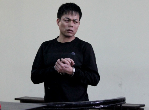 Nguyễn Hữu Thuyên trước vành móng ngựa tại TAND TP. Hà Nội Nguyễn Hữu Thuyên trước vành móng ngựa tại TAND TP. Hà Nội