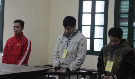 Các bị cáo trước vành móng ngựa Các bị cáo trước vành móng ngựa