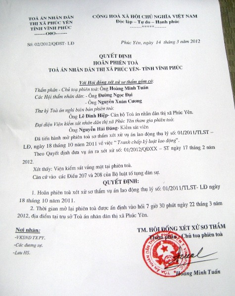 KS Lê Văn Tạch tỏ ra rất bất ngờ với quyết định hoãn phiên tòa KS Lê Văn Tạch tỏ ra rất bất ngờ với quyết định hoãn phiên tòa