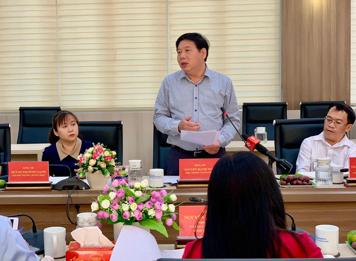 Phó Giáo sư Nguyễn Mạnh Toàn - Hiệu trưởng Trường Đại học Kinh tế Đà Nẵng nêu lên những khó khăn khi nhà trường thực hiện cơ chế tự chủ Đại học. Ảnh: TN Phó Giáo sư Nguyễn Mạnh Toàn - Hiệu trưởng Trường Đại học Kinh tế Đà Nẵng nêu lên những khó khăn khi nhà trường thực hiện cơ chế tự chủ Đại học. Ảnh: TN