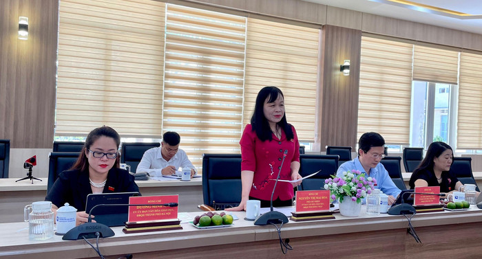 Bà Nguyễn Thị Mai Hoa – Phó Chủ nhiệm Ủy ban Văn hoá, Giáo dục của Quốc hội phát biểu tại buổi làm việc với Trường Đại học Kinh tế - Đại học Đà Nẵng. Ảnh: TN Bà Nguyễn Thị Mai Hoa – Phó Chủ nhiệm Ủy ban Văn hoá, Giáo dục của Quốc hội phát biểu tại buổi làm việc với Trường Đại học Kinh tế - Đại học Đà Nẵng. Ảnh: TN