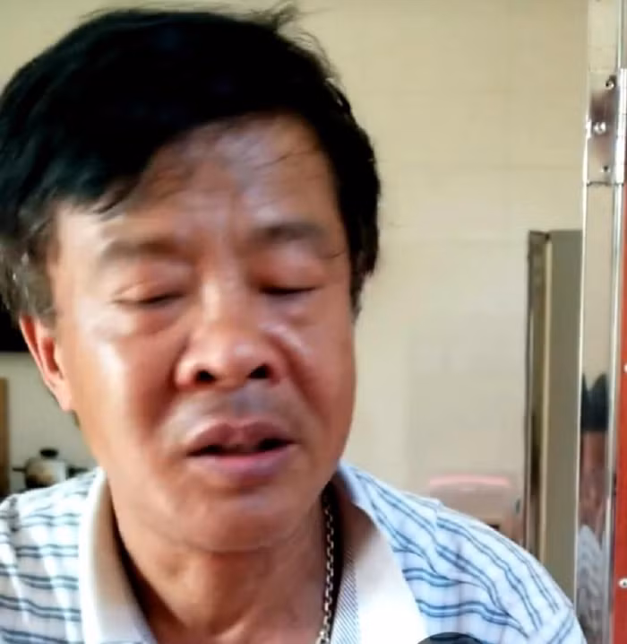 Ông Lương Duy Tuyển bị các nạn nhân quay clip để tố cáo lừa đảo. (Ảnh cắt từ clip)