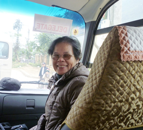 Giảng viên Ngô Anh Thơ, ĐHQGHN, đại diện nhóm "Vì ta cần nhau" - người 4 lần đồng hành cùng báo Giáo dục Việt Nam (Ảnh Thu Hòe)