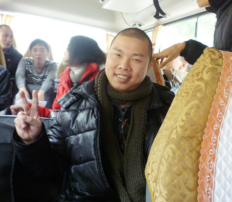 "Một chuyến đi xa ý nghĩa, để lại nhiều kỷ niệm và nhiều điều đáng để suy ngẫm. Hải Anh sẽ tiếp tục đồng hành cùng báo trong các chuyến đi trong năm 2012" (Ảnh Thu Hòe)