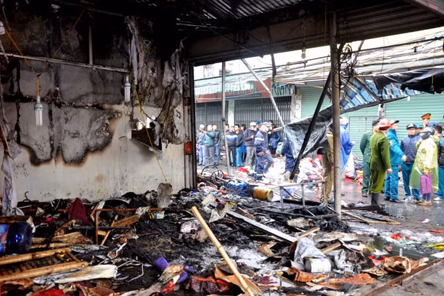 Tất cả hàng hóa đều bị cháy sém.