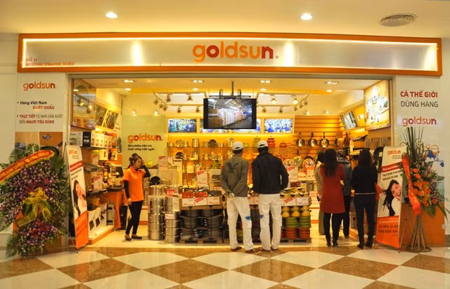 Các gian hàng đồ gia dụng phong phú chủng loại, thương hiệu để người tiêu dùng lựa chọn.