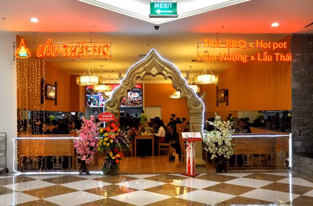 Khu vực ẩm thực tại VMM Times City được quy hoạch trên diện tích lên đến 15.000m2, với gần 90 nhà hàng mang hương vị bốn phương, sẵn sàng phục vụ mọi nhu cầu ẩm thực và tụ họp của du khách.