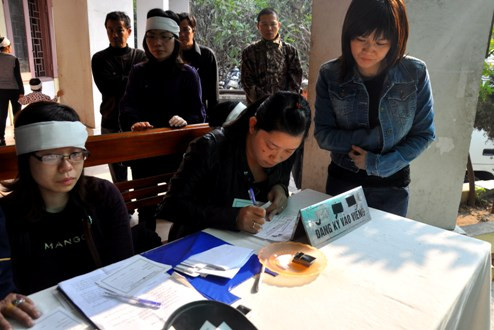 Bàn đăng ký vào viếng