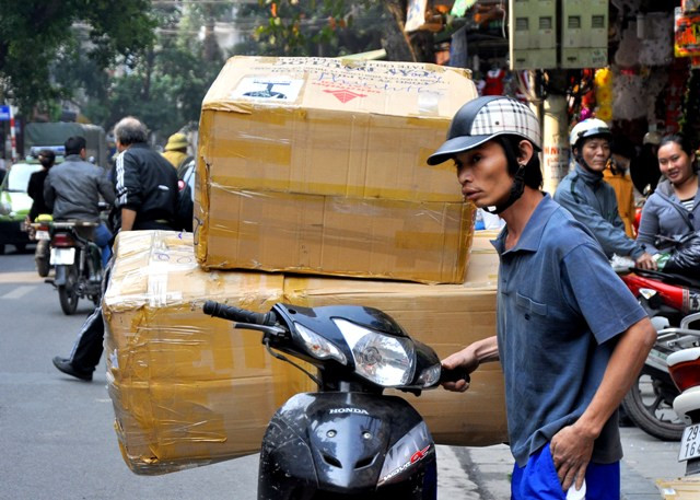 Những chuyến hàng lớn cũng được vận chuyển đi.