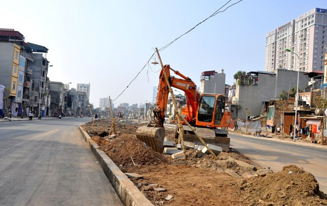 Tuyến đường có chiều dài hơn 547m, rộng 50m được khởi công tháng 4/2010. Đoạn đường được đi vào hoạt động sẽ làm giảm tải giao thông cho nút giao Tôn Đức Thắng - Ô Chợ Dừa - Nguyễn Lương Bằng.