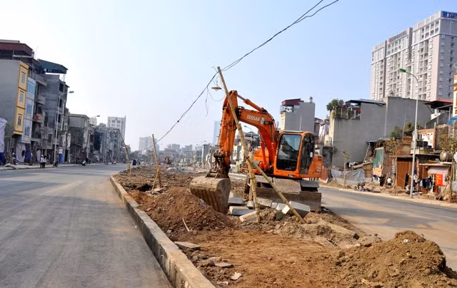 Tuyến đường có chiều dài hơn 547m, rộng 50m được khởi công tháng 4/2010. Đoạn đường được đi vào hoạt động sẽ làm giảm tải giao thông cho nút giao Tôn Đức Thắng - Ô Chợ Dừa - Nguyễn Lương Bằng.