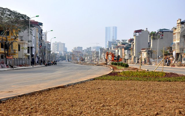 Dự án này gặp nhiều khó khăn trong khâu giải phóng mặt bằng và liên tục bị ngắt quãng. Cụ thể dự án phải giải phóng mặt bằng 5 cơ quan và 450 hộ dân.