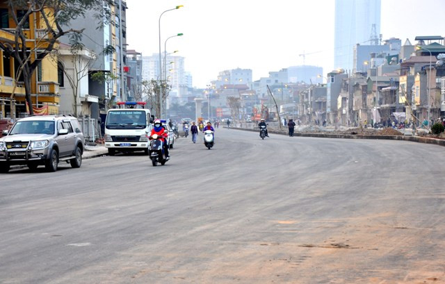 Hơn 17 giờ, các phương tiện đã được hướng dẫn đi vào đoạn đường “đắt nhất hành tinh” này.