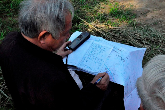 Một thành viên trong đoàn tìm kiếm hôm nay cho biết: việc tìm kiếm xác nạn nhân sẽ bắt đầu từ chân cầu Thanh Trì đến Bát Tràng.