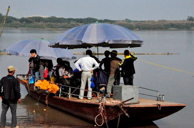 Công việc tìm kiến bắt đầu từ lúc 9 giờ sáng nay với sự giúp đỡ của đội lặn và các nhà khoa học