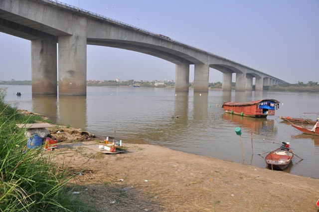 Đội thợ lặn hôm nay gồm 7 người, thuộc trường trung cấp nghề GTVT Thăng Long thuộc Bộ GTVT đã thay nhau lặn.