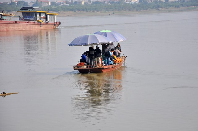 Trong buổi sáng nay, đoàn đã tìm kiếm được 3 điểm và chiều nay, hơn 2 giờ đoàn tìm kiếm bắt đầu 2 điểm tiếp.