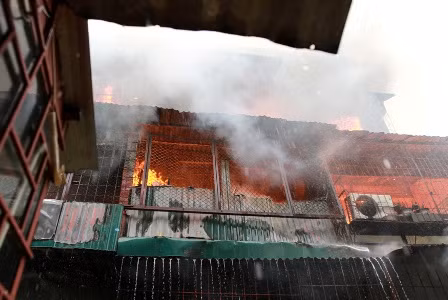 Đám cháy lớn đã lan rộng tới 5 căn hộ của chung cư D11