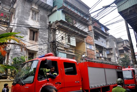 Nhận được tin, đội PCCC đã cử 6 xe chữa cháy