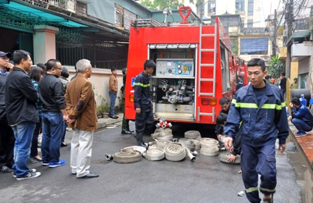 Tới hơn 11h, đám cháy đã được khống chế