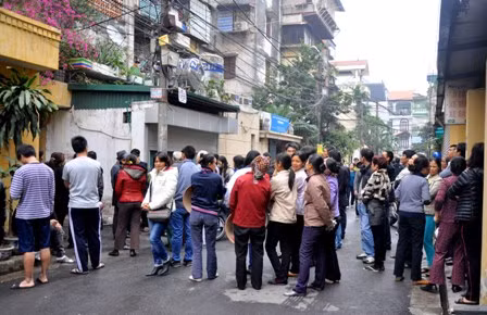 Công an phong tỏa hiện trường để điều tra.