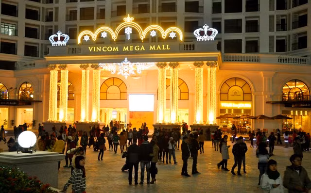 Mọi thứ đều lung linh khi đêm xuống