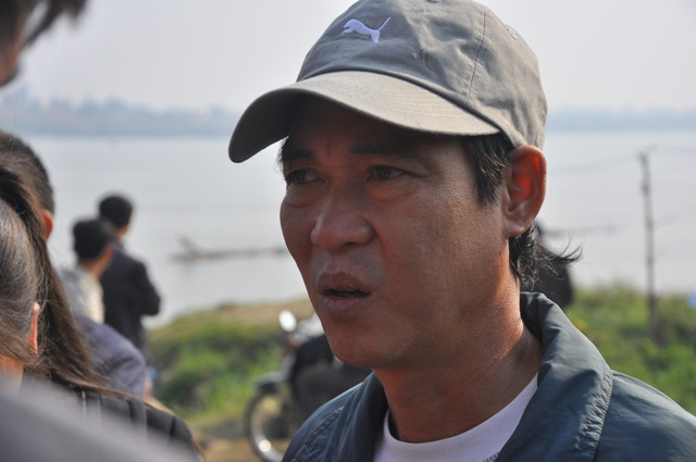 “Dù là theo phương thức tâm linh hay khoa học, chỉ cần có hi vọng là gia đình sẽ thực hiện ngay” – ông Quang quyết tâm sẽ tìm kiếm tới cùng. “Dù là theo phương thức tâm linh hay khoa học, chỉ cần có hi vọng là gia đình sẽ thực hiện ngay” – ông Quang quyết tâm sẽ tìm kiếm tới cùng.