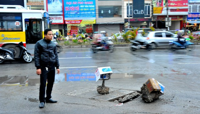 Hệ thống nắp hố ga đang là những mầm mống nguyên nhân gây ra nhiều vụ tai nạn đáng tiếc