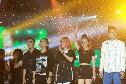 Tiết mục cuối cùng &quot;Rock Sài Gòn&quot; với sự xuất hiện của Trịnh Thăng Bình, Justatee cùng tất cả khách mời: Chi Pu, Gil Le, Phở Đặc Biệt, Big Daddy, Soobin, Phương Ly.