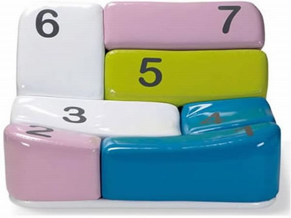 1. Chiếc ghế sofar của Simone Micheli Bạn sẽ có một giấc mơ tuyệt vời với những con số bay nhảy chỉ bằng một chiếc ghế ngồi có phong cách thiết kế độc đáo được lấy cảm hứng từ một bàn phím máy tính do Simon Micheli sáng tạo ra. Chiếc ghế này sẽ đem đến cho bạn cảm giác bạn đang online hay đang gửi mail. Với khung làm bằng gỗ dán và gỗ thông chắc chắn, chiếc ghế này được bọc một lớp nhựa bóng và nhồi bông rất êm bên trong. Bạn sẽ rất khó lòng để đứng dậy được một khi đã ngồi lên chiếc ghế độc đáo này.
