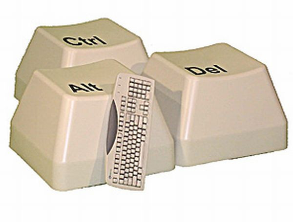 5. Ghế từ phím khổng lồ Đứng trước những chiếc ghế khổng lồ như thế này chắc chắn bạn sẽ thấy mình trở lên nhỏ bé. Sản phẩm này được làm bằng nhựa cứng cao 15cm và rộng 20cm. Phần phía trên được thiêt kế lõm tương tự như các phím máy tính thực, giúp bạn ngồi thoải mái hơn. Có hai màu để bạn lựa chọn là đen và màu kem.