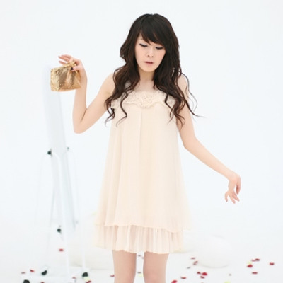 9. Quần áo tự phát ra mùi thơm Các hãng nước hoa trên thế giới đang rất đau đầu sau khi Hyuk-ho Kwon, ở Cty Kolon (Seoul, Hàn Quốc) chế tạo ra bộ quần áo tự phát ra mùi thơm. Các sợi vải của bộ quần áo này được tẩm một loại hóa chất đặc biệt chứa các hạt siêu nhỏ phát ra mùi thơm khi người mặc nó di chuyển. Bộ quần áo có giá trên 400 USD này thích hợp cho những người phải làm việc quá bận, không có thời gian để giặt giũ và xức nước hoa. 9. Quần áo tự phát ra mùi thơm Các hãng nước hoa trên thế giới đang rất đau đầu sau khi Hyuk-ho Kwon, ở Cty Kolon (Seoul, Hàn Quốc) chế tạo ra bộ quần áo tự phát ra mùi thơm. Các sợi vải của bộ quần áo này được tẩm một loại hóa chất đặc biệt chứa các hạt siêu nhỏ phát ra mùi thơm khi người mặc nó di chuyển. Bộ quần áo có giá trên 400 USD này thích hợp cho những người phải làm việc quá bận, không có thời gian để giặt giũ và xức nước hoa.